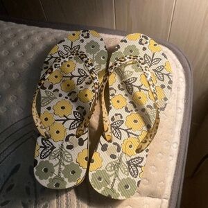 Vera Bradley thong sandals/flip-flops in size small 5/6